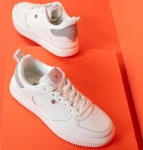 راهنمای انتخاب کفش چرم مناسب برای پیاده‌روی در سفرهای تابستانی